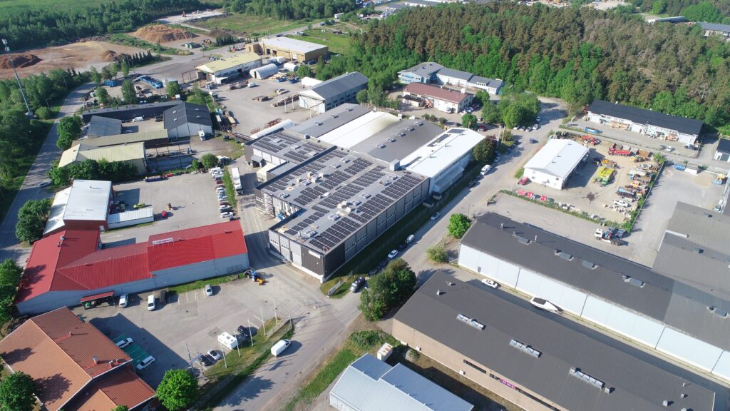 Ilmakuva Turussa sijaitsevasta Aurajoki Oy:n pintakäsittelylaitoksesta.